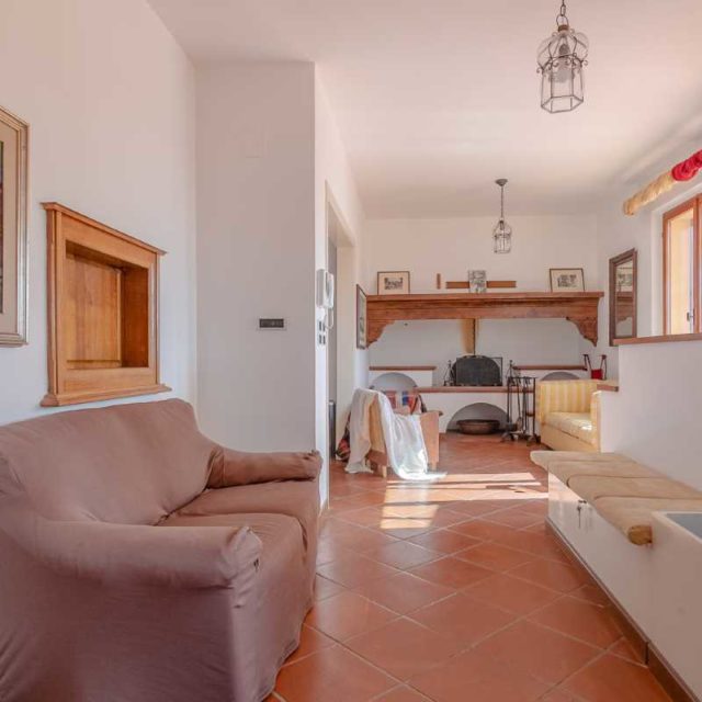 https://www.premiumvillas.it/wp-content/uploads/2021/03/giulianova-residence-arancio-attico-9-640x640.jpg