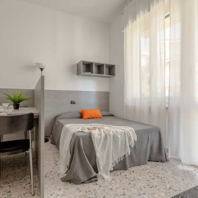 https://www.premiumvillas.it/wp-content/uploads/2021/03/giulianova-residence-arancio-monolocale-primo-piano-6-640x640.jpg
