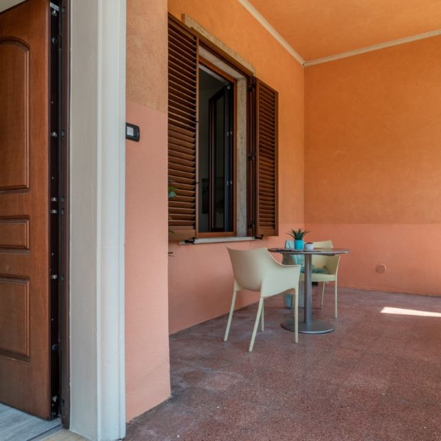 https://www.premiumvillas.it/wp-content/uploads/2021/06/arancio-trilo-1-10-640x640.jpg