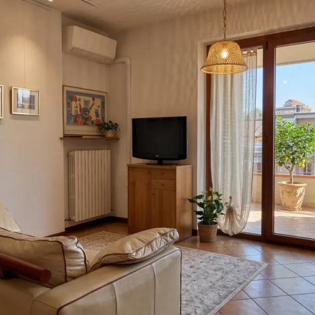 https://www.premiumvillas.it/wp-content/uploads/2026/03/RESIDENZE-IL-MATTONE-interno-6-4-640x640.webp