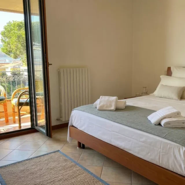 https://www.premiumvillas.it/wp-content/uploads/2026/03/RESIDENZE-IL-MATTONE-interno-6-6-640x640.webp