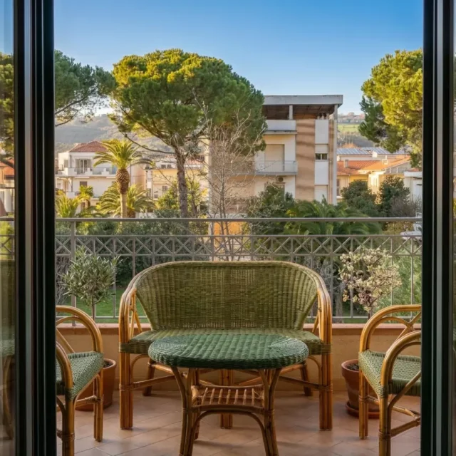 https://www.premiumvillas.it/wp-content/uploads/2026/03/RESIDENZE-IL-MATTONE-interno-6-7-640x640.webp