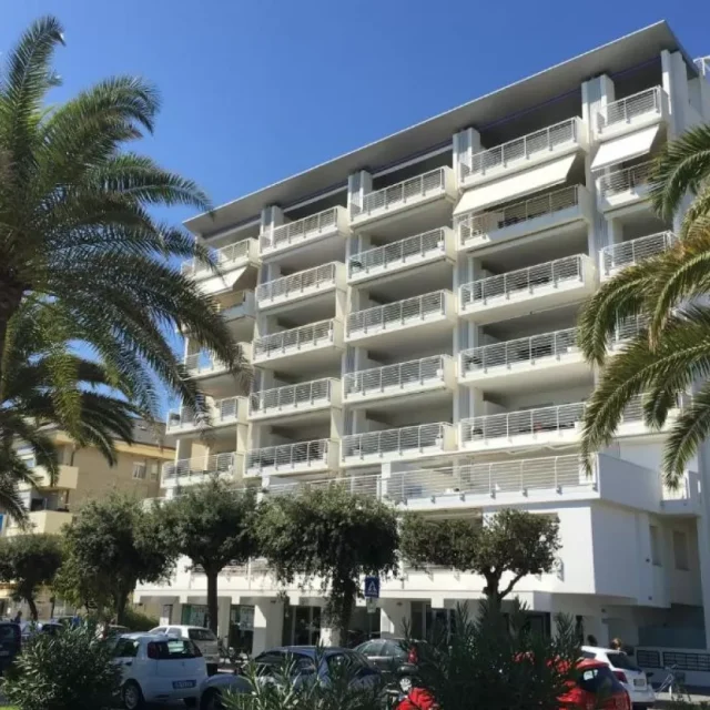 https://www.premiumvillas.it/wp-content/uploads/2026/03/RIVIERA-PALACE-BILOCALE-FRONTE-MARE-1-640x640.webp