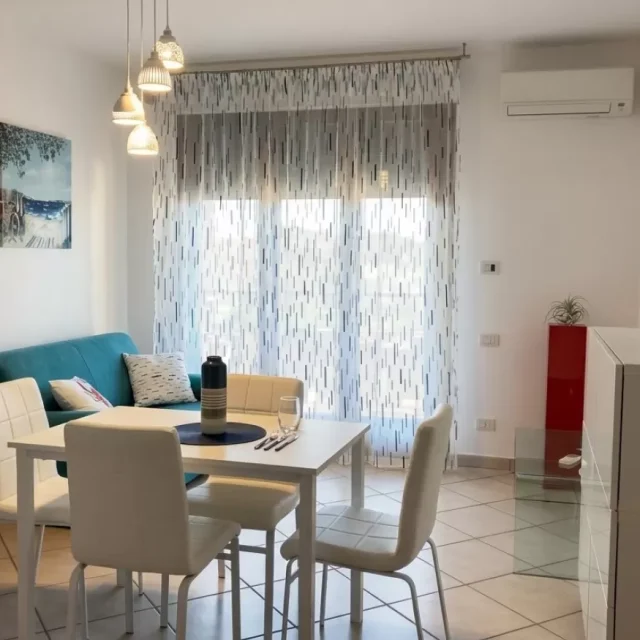 https://www.premiumvillas.it/wp-content/uploads/2026/03/trieste-appartamento-5-640x640.webp