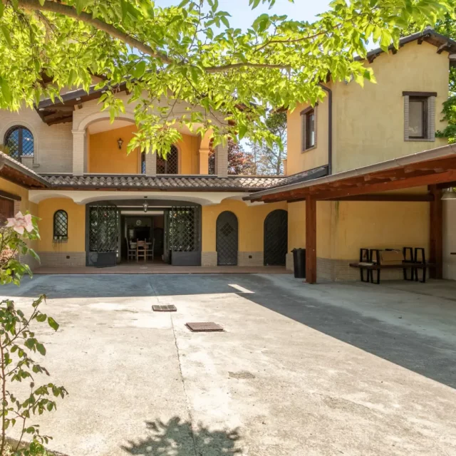 https://www.premiumvillas.it/wp-content/uploads/2026/03/villa-terrabianca-16-640x640.webp