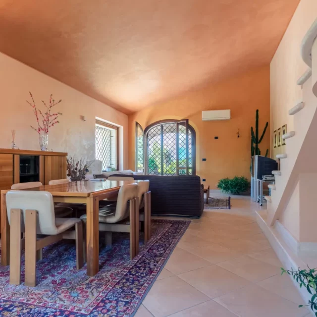 https://www.premiumvillas.it/wp-content/uploads/2026/03/villa-terrabianca-17-640x640.webp